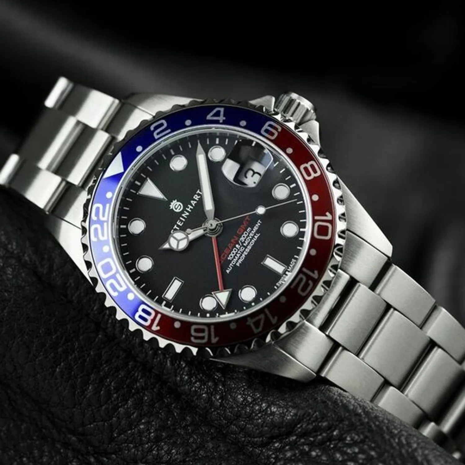 Steinhart Watches Duikhorloges 39 Mm^Ocean 39 Gmt Blauw-Rood Duikhorloge