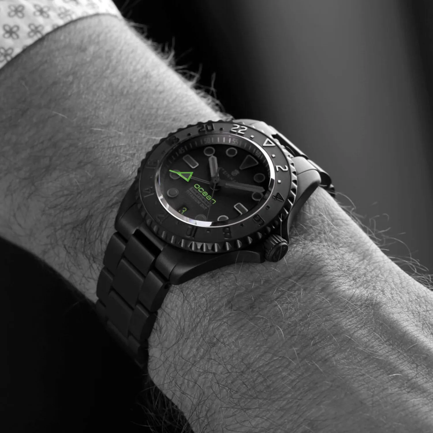 Steinhart Watches Premium Lijn^Ocean 39 Titanium Gmt Phantom Groen