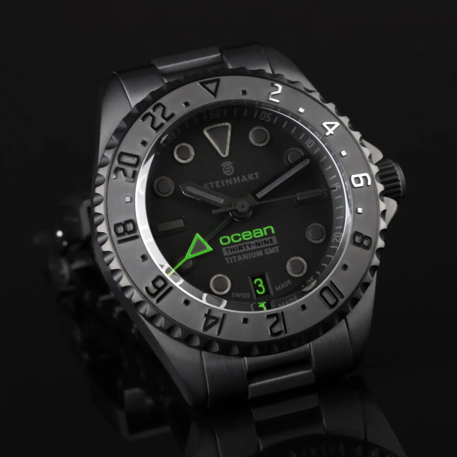 Steinhart Watches Premium Lijn^Ocean 39 Titanium Gmt Phantom Groen