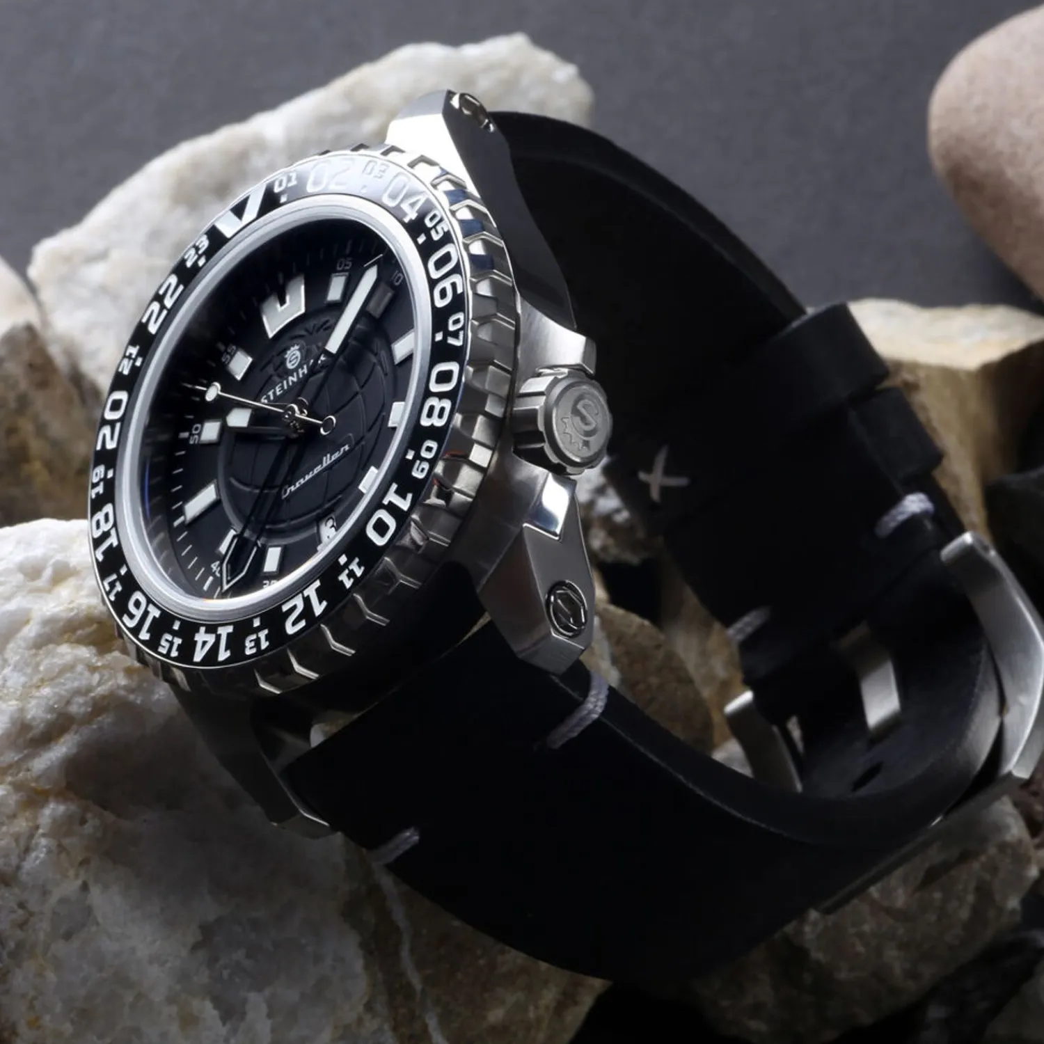 Steinhart Watches Duikhorloges 44 Mm^Traveller Gmt Zwart Duikershorloge
